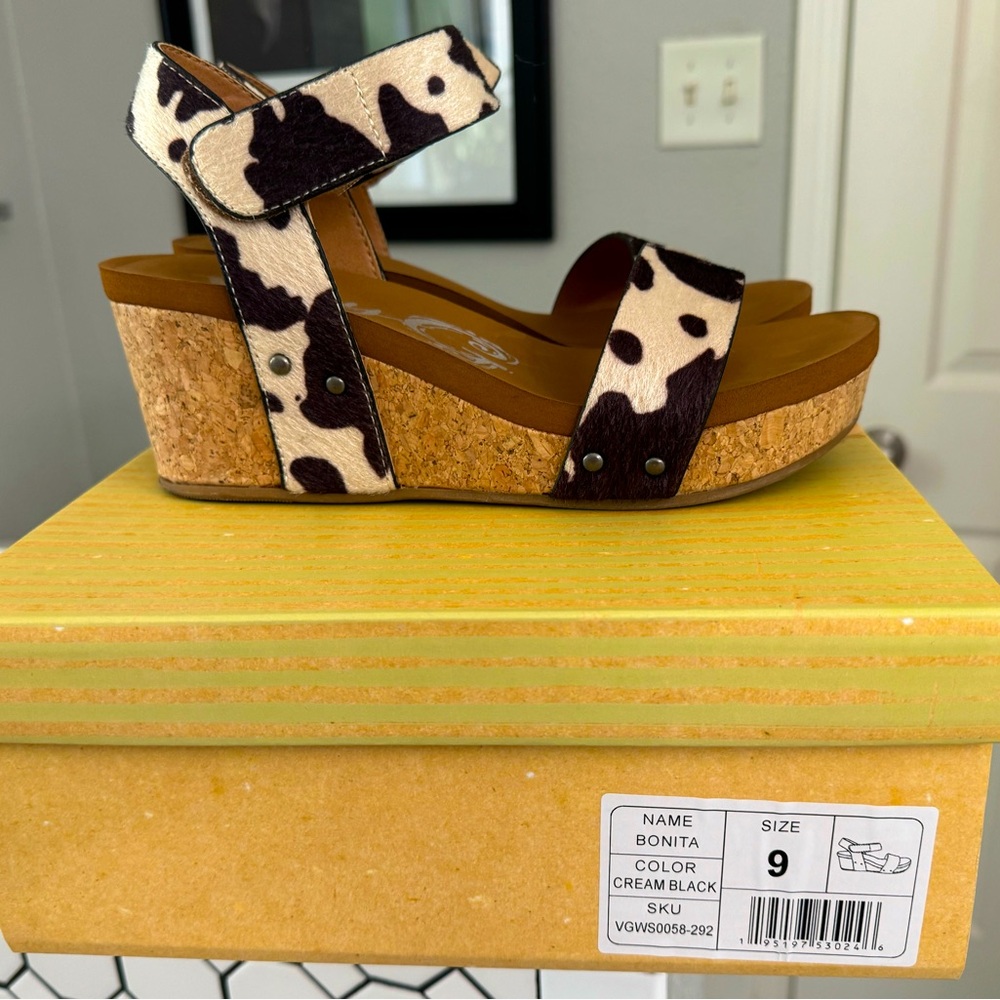 Very G Wedges, cowhide.